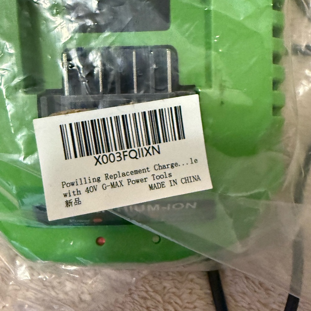 Green Lithium-Ion Battery Charger - Picture 8 of 11